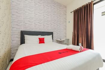 RedDoorz Syariah near Green Park Jatiwarna