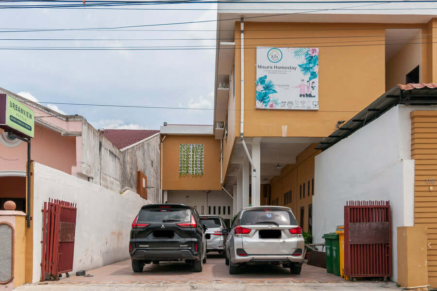 Urbanview Hotel Nisura Homestay Medan