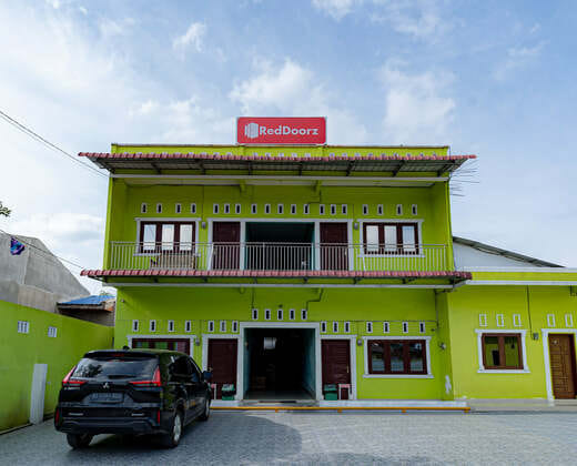 RedDoorz Syariah near UISU Medan