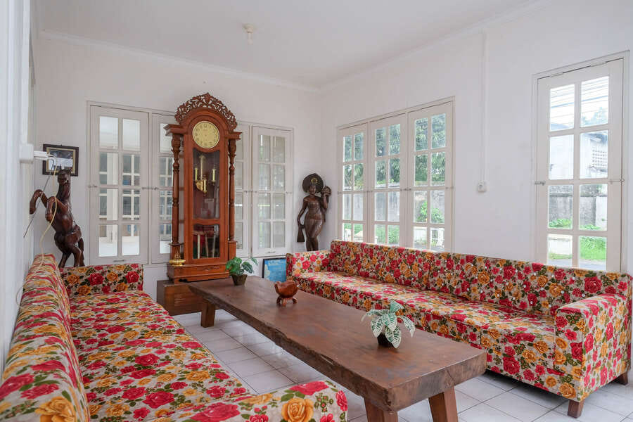 RedDoorz Plus near UMS Solo