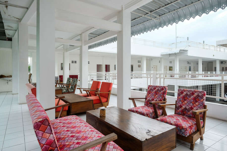 RedDoorz Plus near UMS Solo