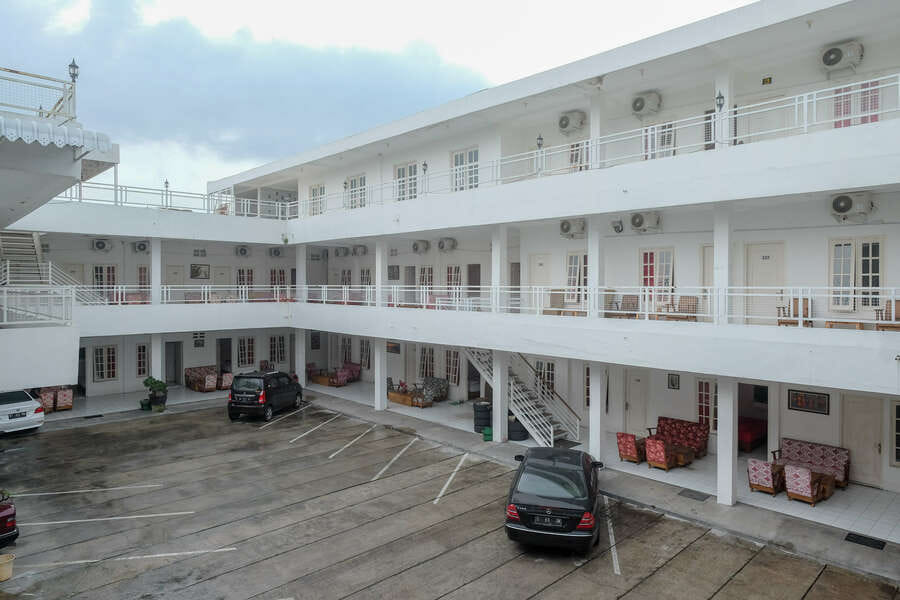 RedDoorz Plus near UMS Solo