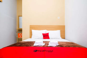 RedDoorz Syariah near Perempatan Kartasura