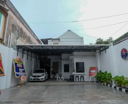 RedDoorz Syariah near Perempatan Kartasura