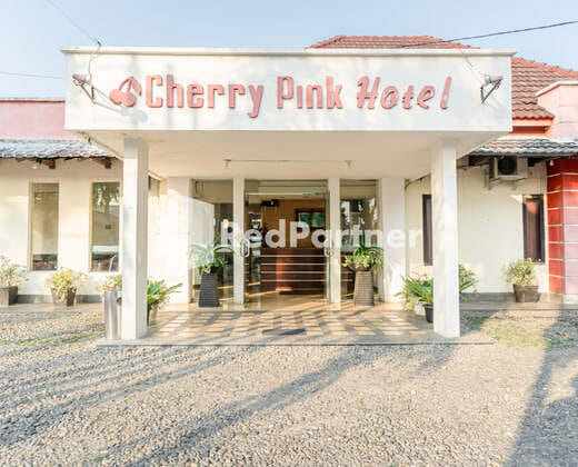 Cherry Pink Hotel Medan RedPartner
