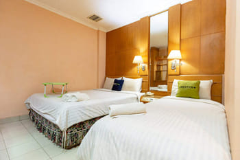 Urbanview Hotel P Residence Asemka