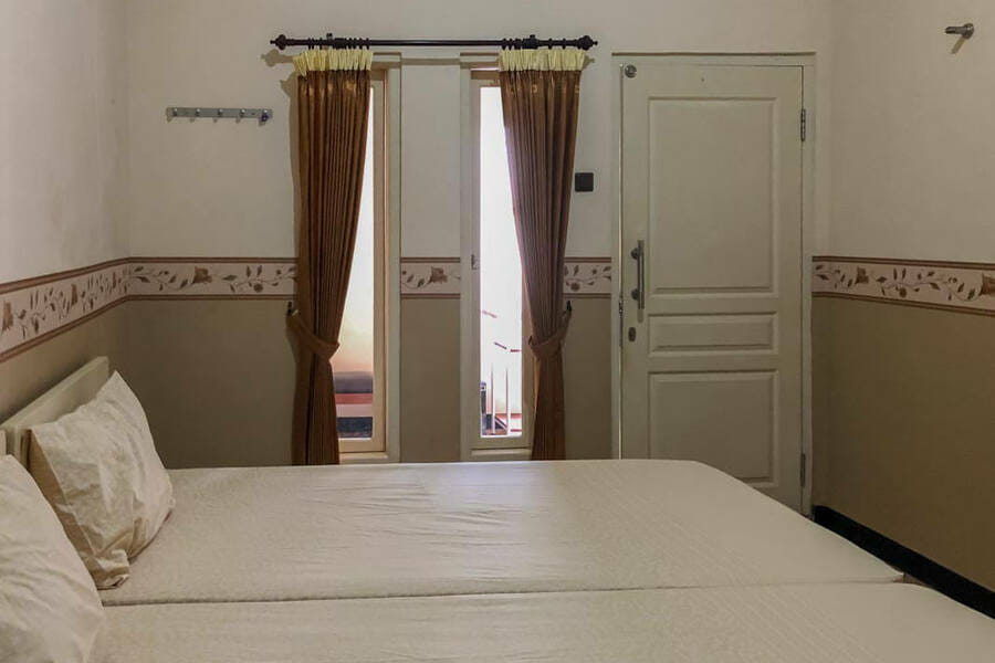 RedDoorz Syariah near Pasar Sleko Madiun