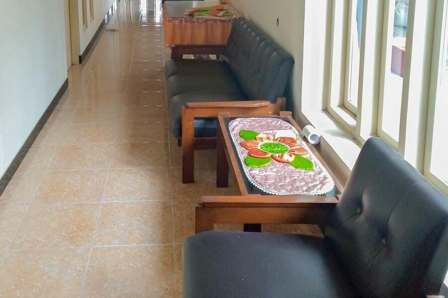 RedDoorz Syariah near Pasar Sleko Madiun