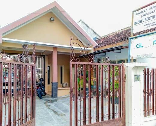 RedDoorz Syariah near Pasar Sleko Madiun
