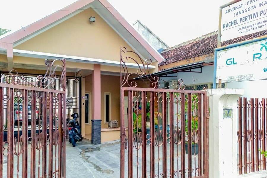 RedDoorz Syariah near Pasar Sleko Madiun