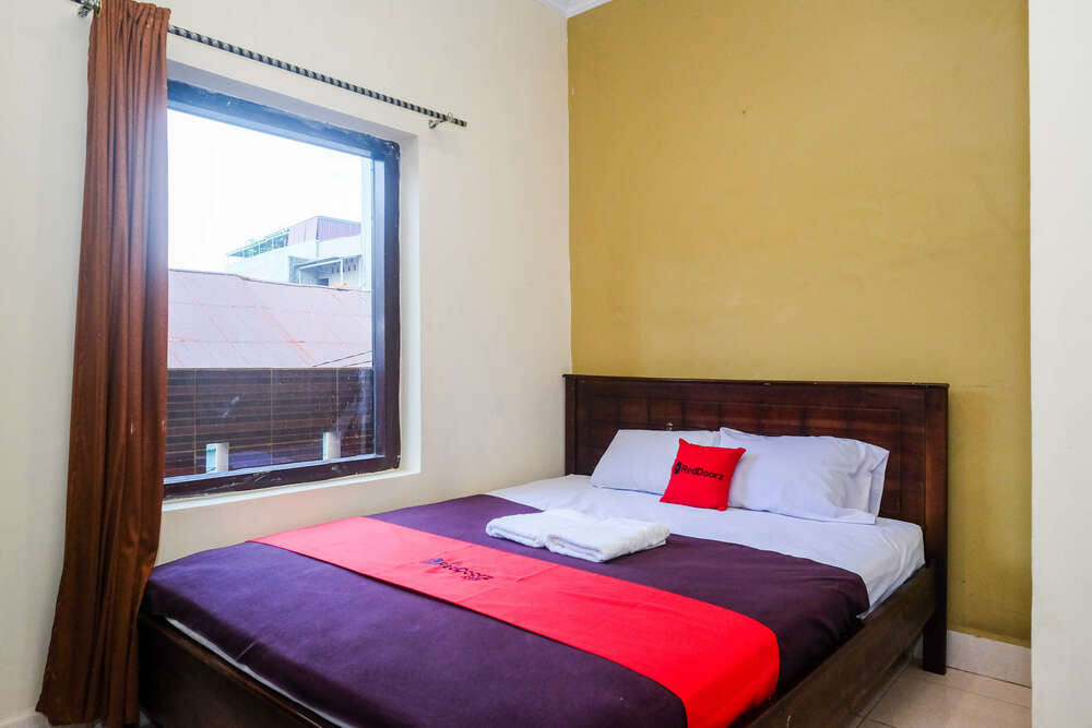 RedDoorz Superior Room