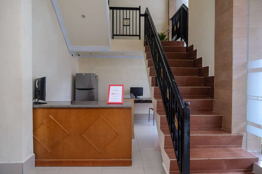 RedDoorz @ Hotel Rich Parepare near Pantai Mattirotasi