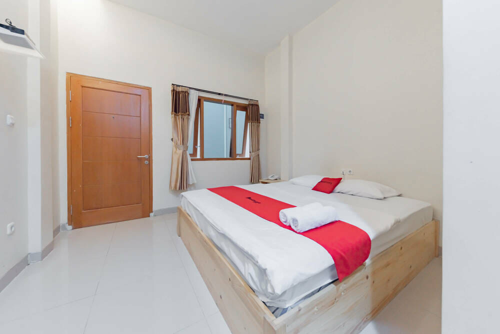 RedDoorz Room