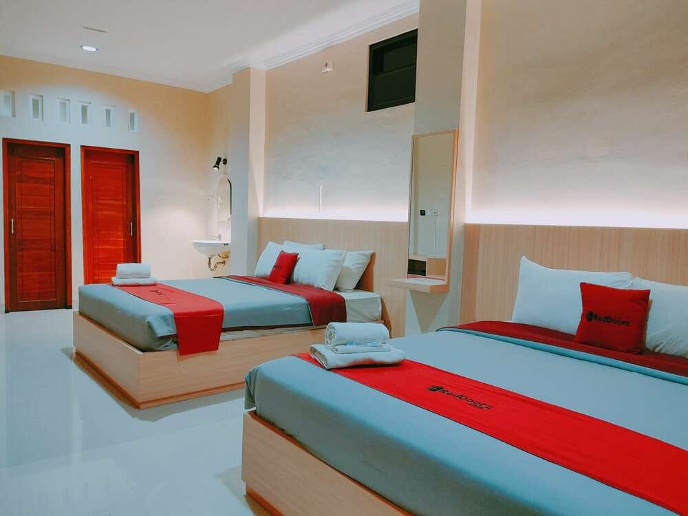 RedDoorz Executive Family Room