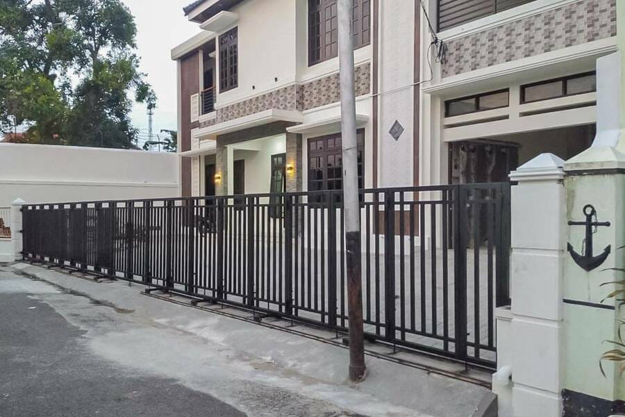 RedDoorz Syariah near Stasiun Madiun 2