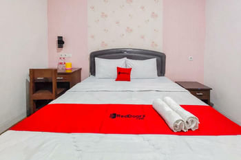 RedDoorz Plus @ Alun Alun Nganjuk