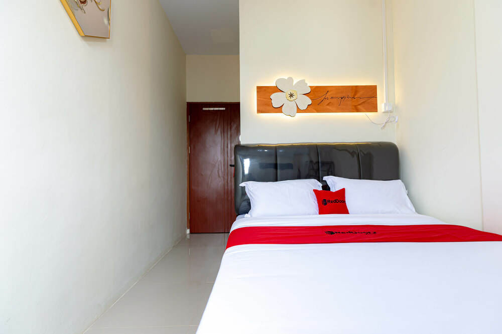 RedDoorz Room