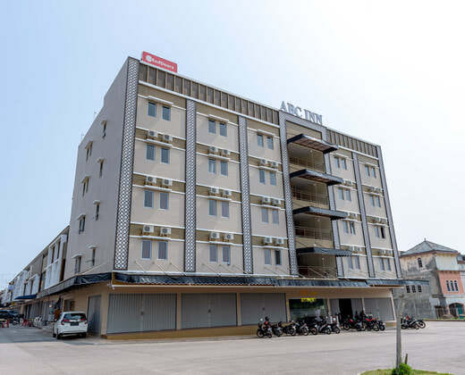 RedDoorz Plus @ Komplek ABC Batu Aji Batam