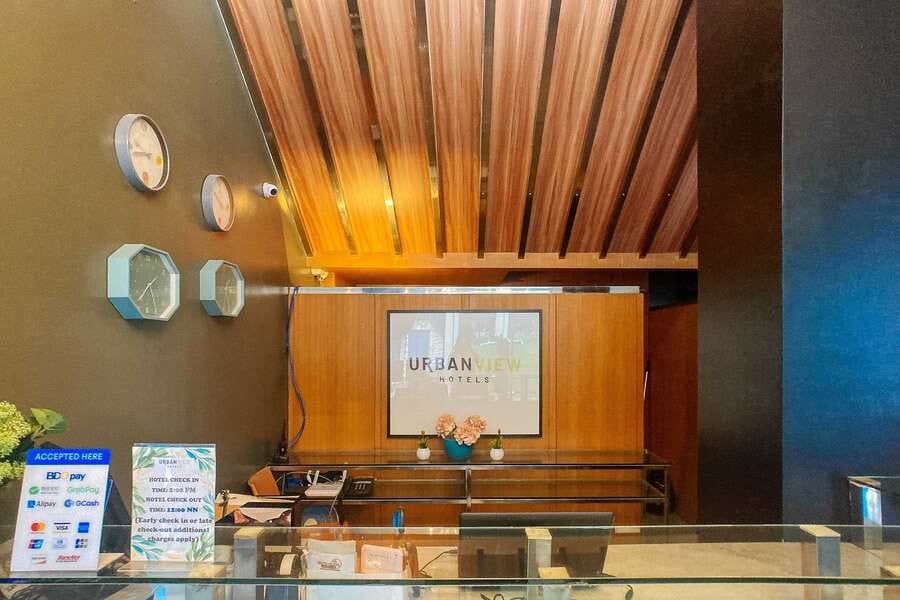 UrbanView @ Lacson Street Bacolod City by RedDoorz