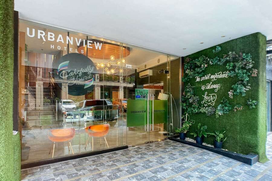 UrbanView @ Lacson Street Bacolod City by RedDoorz