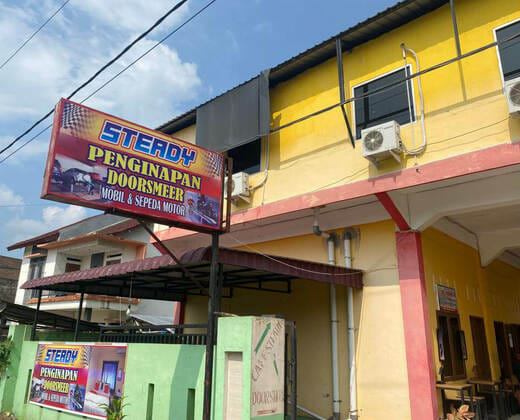 Penginapan Steady Redpartner