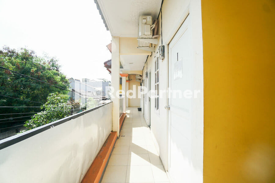 Mahkota Sivali near Soekarno Hatta Airport Mitra RedDoorz