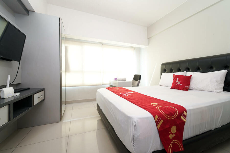 RedLiving Apartemen Springlake Summarecon - Happy Rooms with Netflix