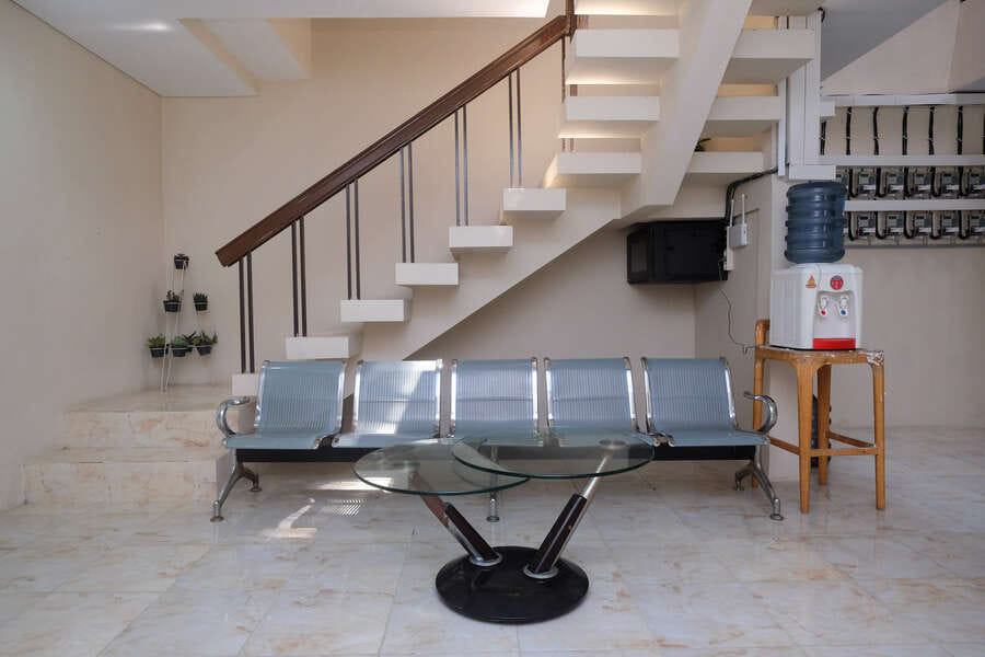 RedDoorz Plus near RS JIH Solo