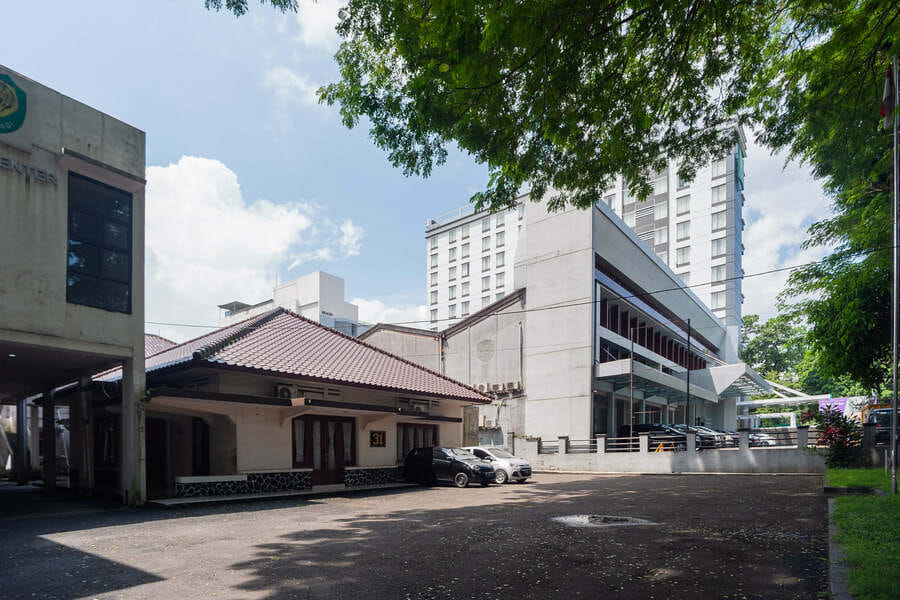 RedDoorz Plus near RS PMI Bogor