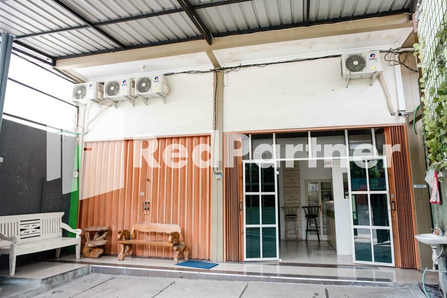 Happy Inn Puspo Mitra RedDoorz