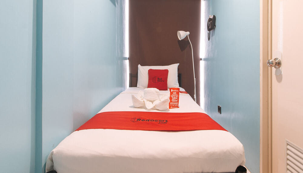 RedDoorz Single Room