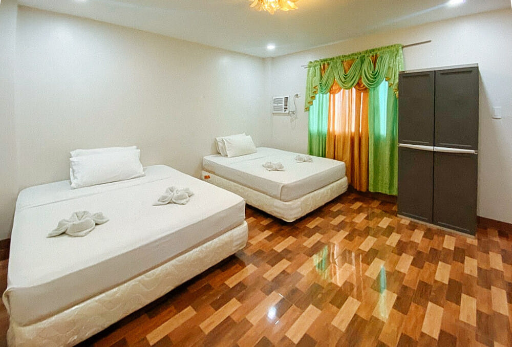 RedDoorz Deluxe Family Room