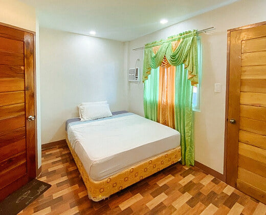 RedDoorz @ 4ks Pension House Bogo City Cebu