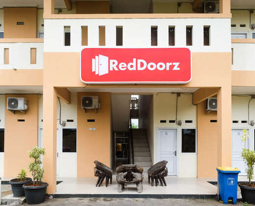 RedDoorz @ Putri Syariah Brebes