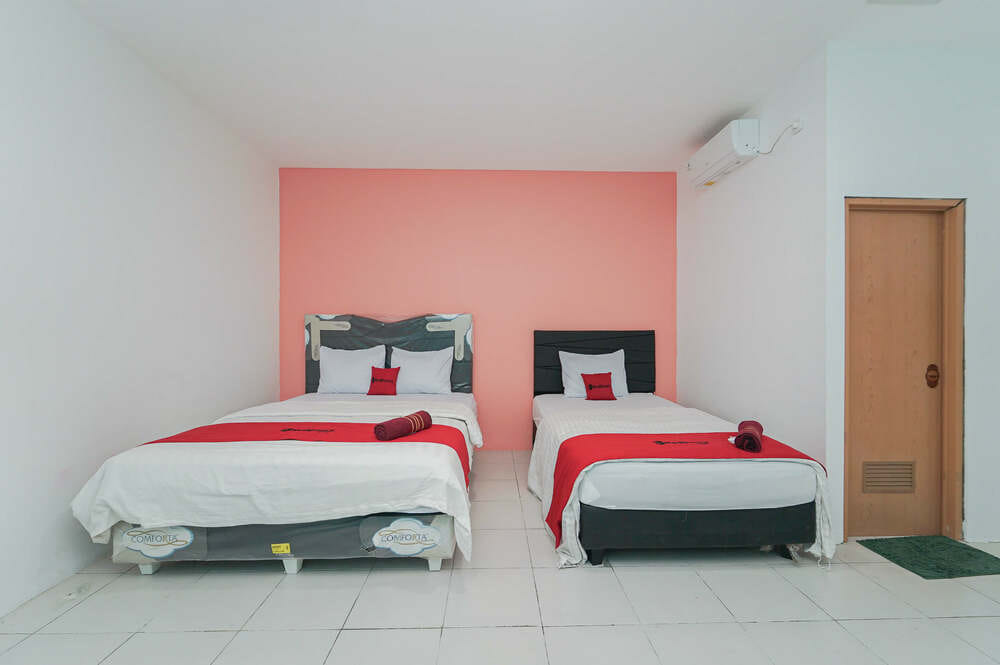 RedDoorz Family Room