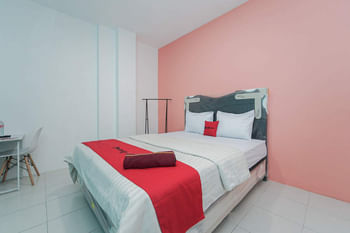 RedDoorz near Universitas YARSI