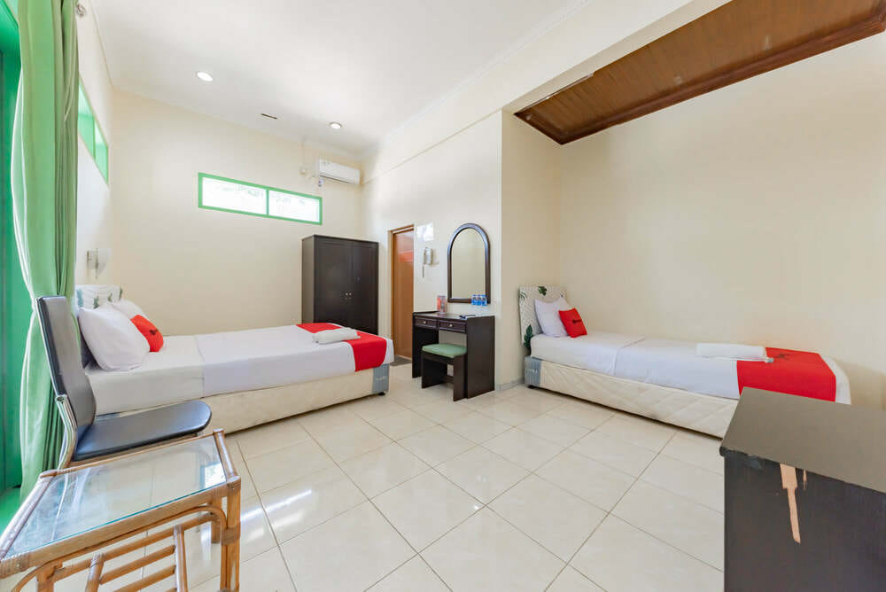 RedDoorz Family Room
