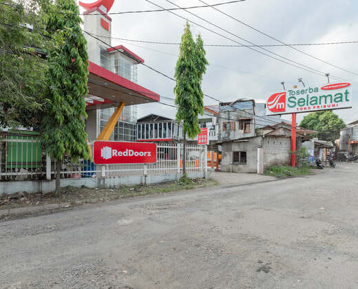 RedDoorz Syariah near Alun-Alun Pelabuhan Ratu