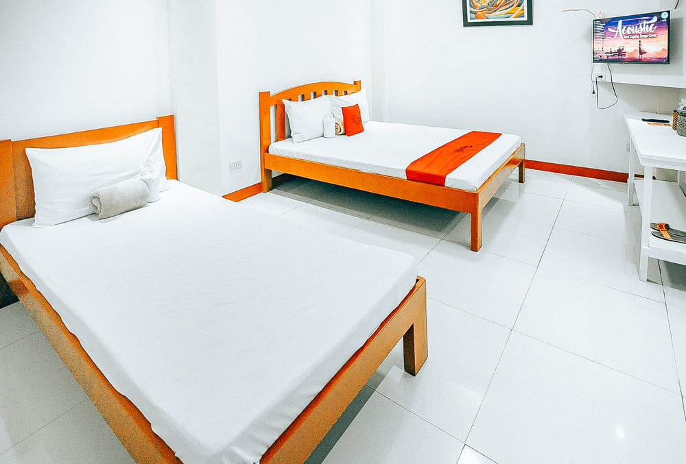 RedDoorz Standard Double Room