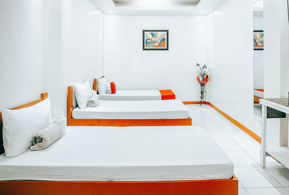 RedDoorz Triple Room