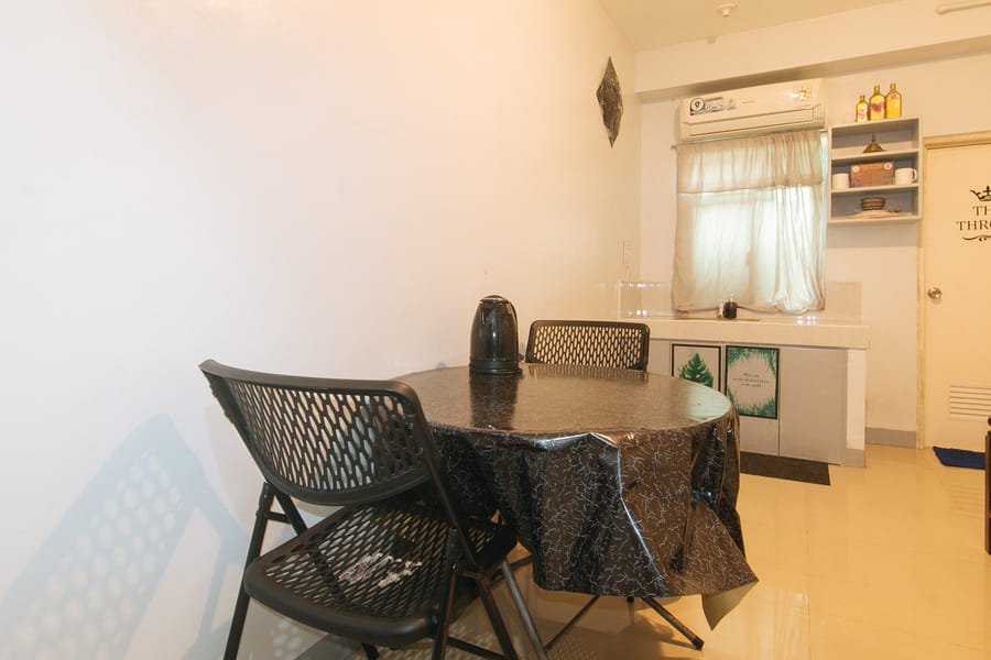 Budget Backpackers Transient House near NAIA by RedDoorz