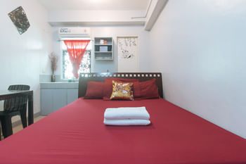 Budget Backpackers Transient House near NAIA by RedDoorz