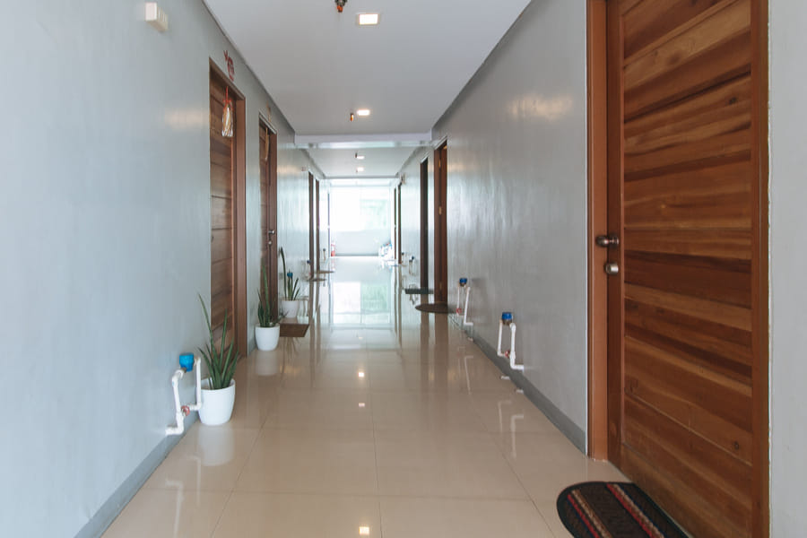 Budget Backpackers Transient House near NAIA by RedDoorz