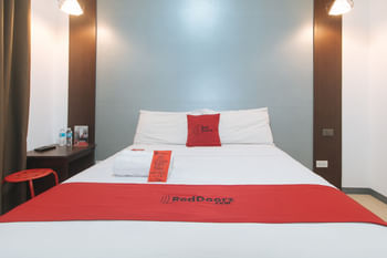 RedDoorz Plus @ EDSA Congressional