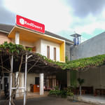 RedDoorz Syariah near Pakuwon Mall Jogja