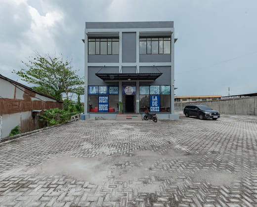 Urbanview Hotel La De Grizz Syariah Sampit by RedDoorz