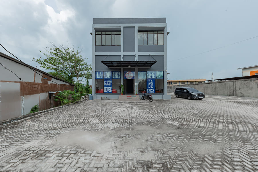 Urbanview Hotel La De Grizz Syariah Sampit by RedDoorz