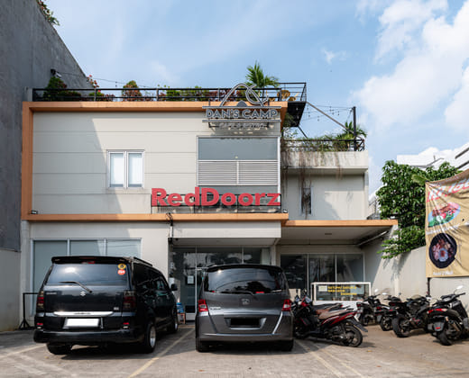 RedDoorz near Puri Indah Lippo Mall 2