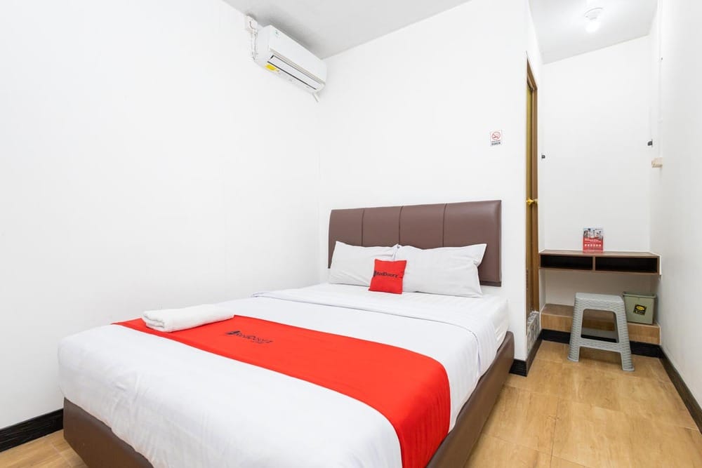 RedDoorz Room