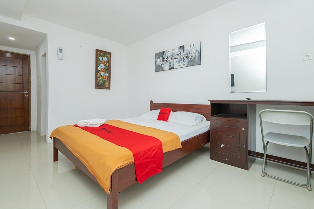 RedDoorz Deluxe Room